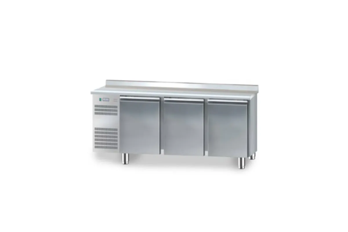 Stół mroźniczy 3-drzwiowy z drzwiami pełnymi, Dora metal DM‐S-95003.0.0 BS/AS