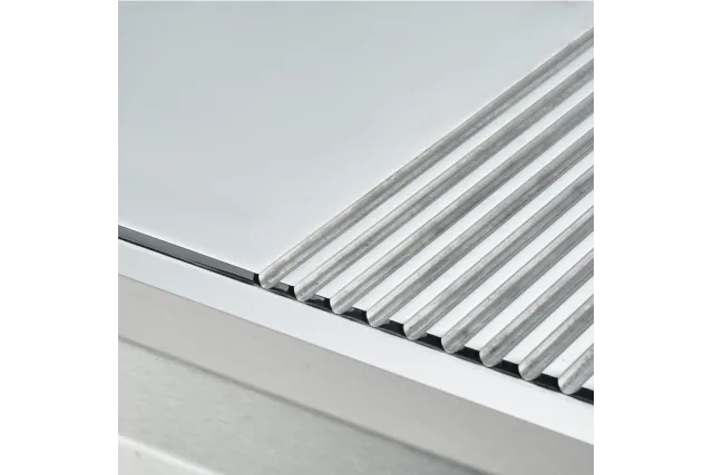 Płyta grillowa elektryczna, chromowana, gładko-ryflowana, P 8.1 kW, U 400 V Stalgast 9737300