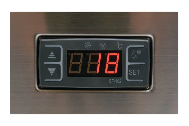 Witryna chłodnicza 78l 43x39x98 czarna Yato YG-05060