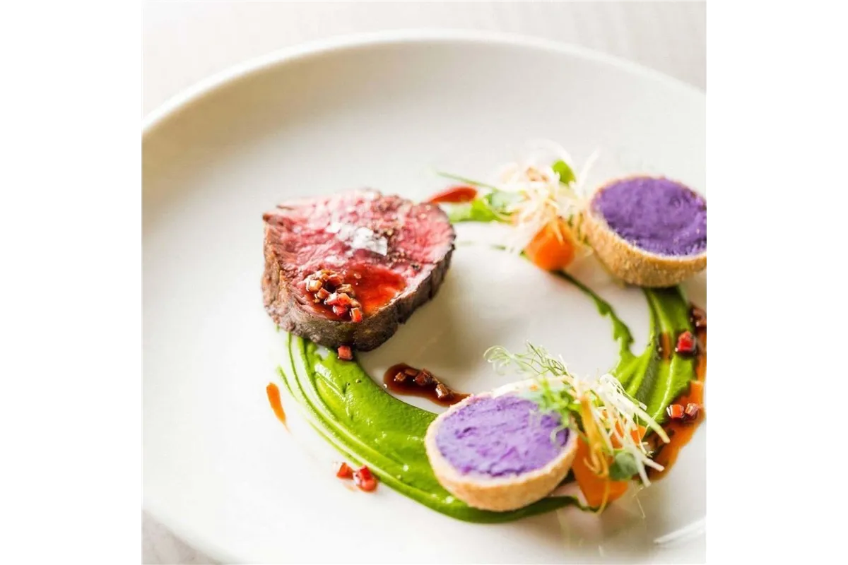 Talerz bez rantu Crema 210 mm Fine Dine 770344