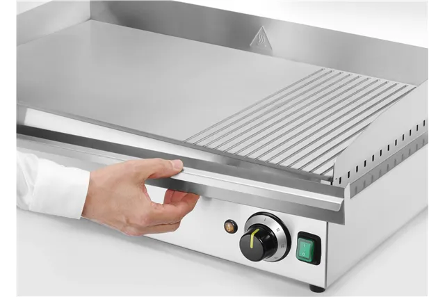 Płyta grillowa w ⅓ żebrowana, Kitchen Line, 2/3 gładka, 1/3 ryflowana, 220-240V/3500W, 697x474x241mm Hendi 154960
