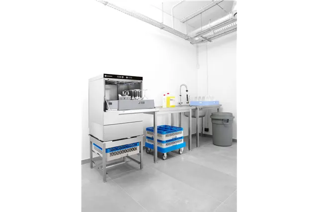 Zmywarka do naczyń 50x50 – sterowana elektronicznie, 400V/6600W, 570x600x830mm Hendi 231753