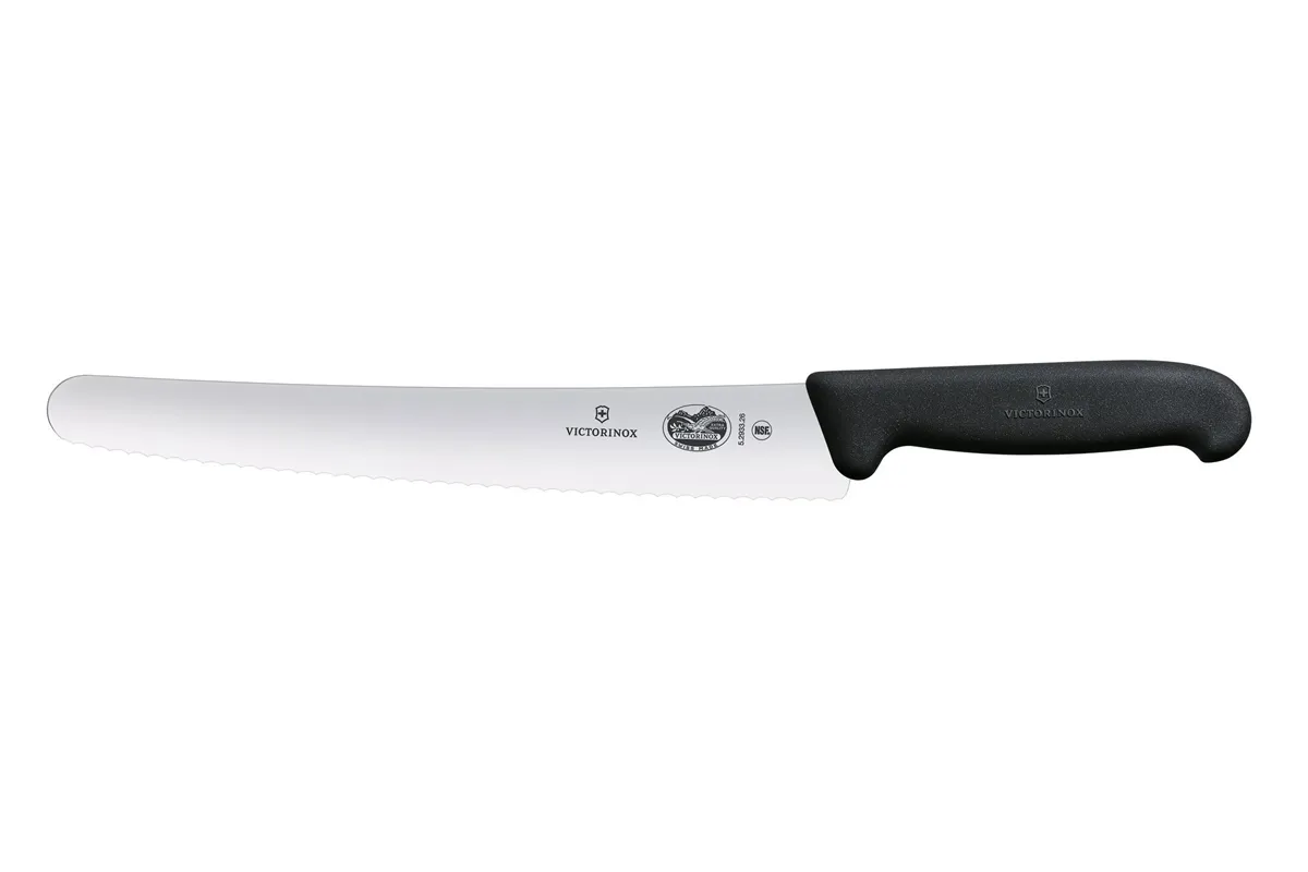 Nóż cukierniczy z ząbkowanym ostrzem, czarny, 382mm Victorinox 5.2933.26