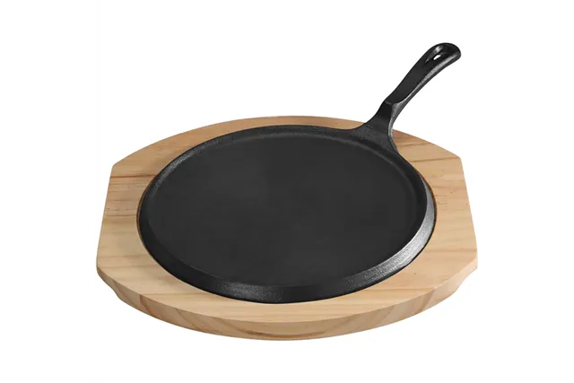 Patelnia żeliwna z podstawą drewnianą, rant niski, Ø 255 mm Stalgast 049018
