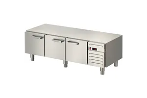 Podstawa chłodnicza, linia "700",  1600x650x600 mm, 3 drzwiowa, GN 1/1 Stalgast 887037